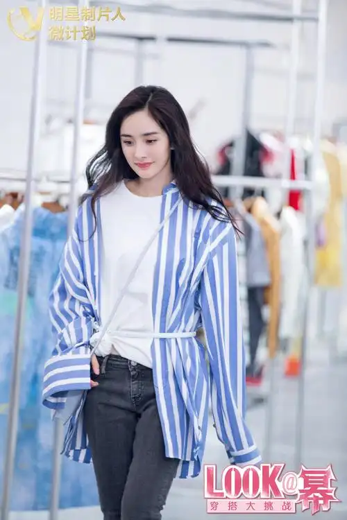 杨幂清新夏日穿搭挑战多种风格美幂又回来了