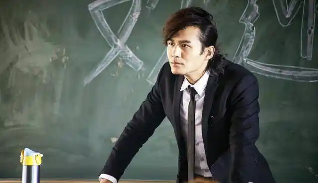 电视剧中哪些老师让你印象深刻?是搞怪的不懂还是桀骜不驯的他