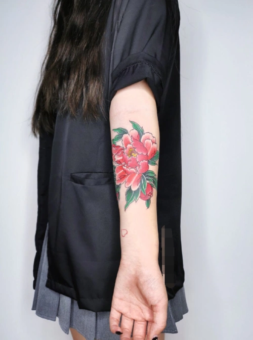 2020最新女生牡丹纹身图片大全好看的牡丹纹身图案9