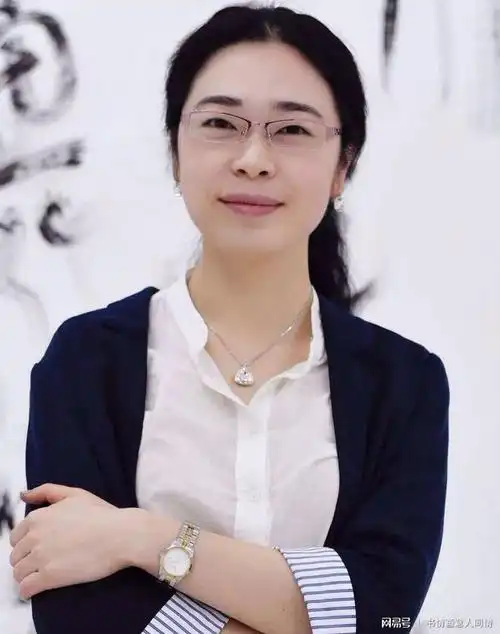 美女博士王佳宁的书法堪称牛逼网友还是提醒莫学恩师王冬龄