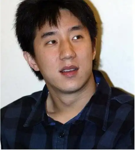 时隔3年成龙儿子首次发声孝顺乖巧获母亲肯定