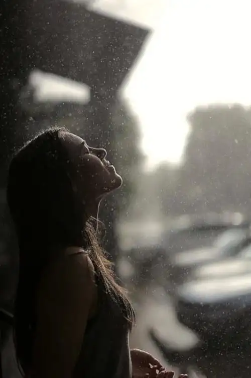 感情这种事,一旦有人变了心,放手才是最好的选择.