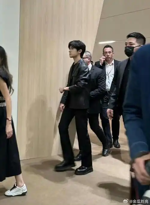 易烊千玺轻点帅