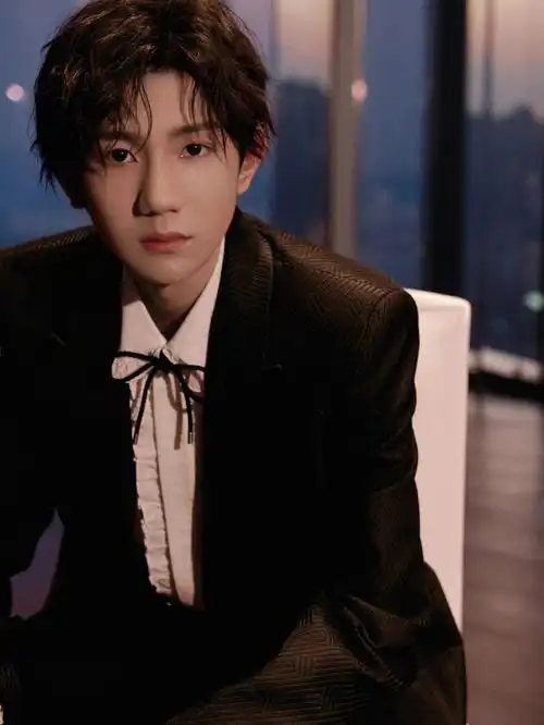 王源最新发型绝了yyds