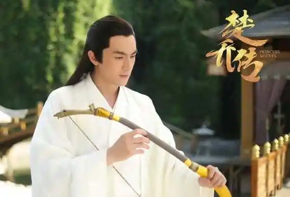 换脸补拍《青簪行》,这部当初是很受瞩目的s 古装剧,由杨紫搭档吴亦凡