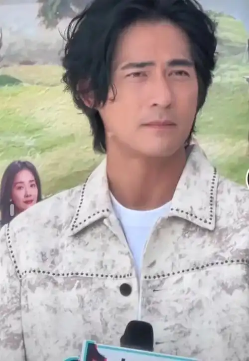 周渝民近照认不出,张翰发福变沧桑,明星面相变了差距好大