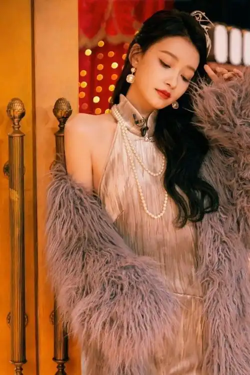 孙怡《大侦探》紫色旗袍造型 民国千金风适配度满分_娱乐频道_中国