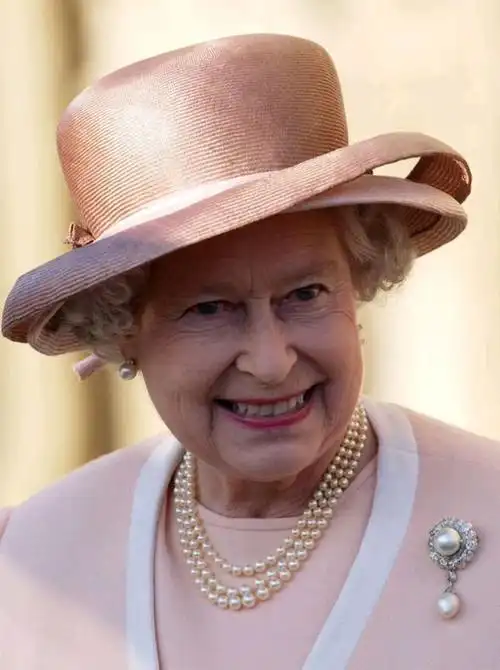 珍珠首饰是王室女性最爱的首饰类型之一,可以这么说,珍珠项链和珍珠