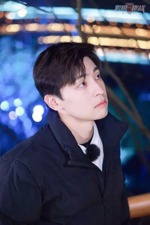 邓伦超可爱的壁纸请看好你的男神有人想放进口袋了