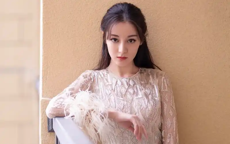 迪丽热巴仙气性感高清桌面壁纸