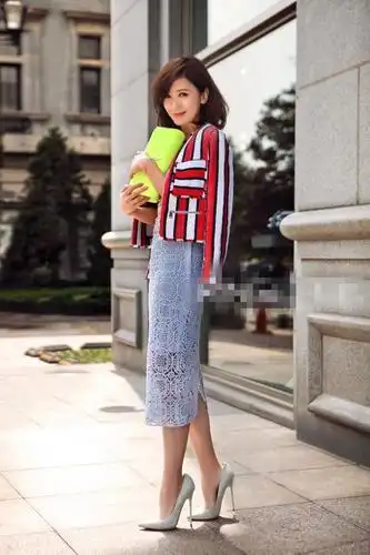 42岁贾静雯颜值降到冰点,36岁范冰冰美如少女