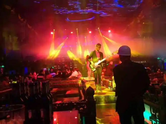 天阙酒吧(和平路店)-"西安的夜店基本都被00后攻占了,反而大叔.