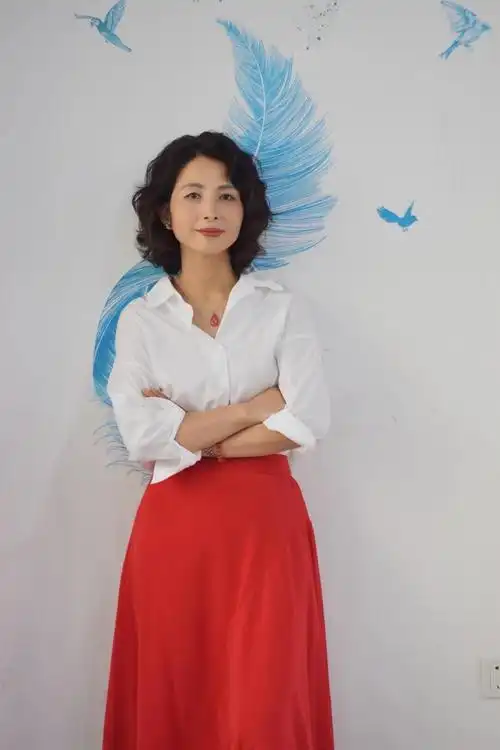 中年气质短发烫发