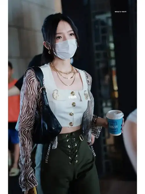 bebe星穿搭孟美岐的率性摩登穿搭