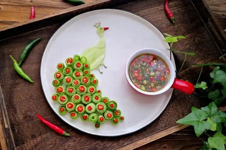 其实薄薄的黄瓜卷比拍黄瓜要更加入味,发挥创意摆个造型,来一份与众不