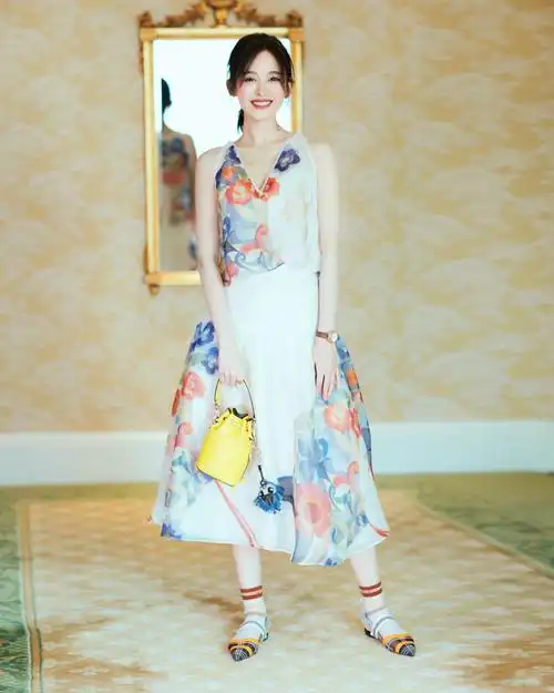 夏天是印花裙的天下,这些女明星的印花裙造型,你觉得谁最美?
