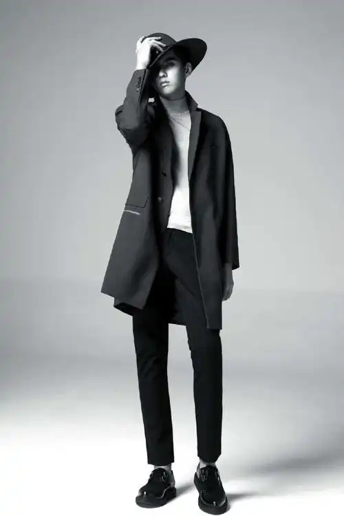 求一张吴亦凡全身照越帅越好的