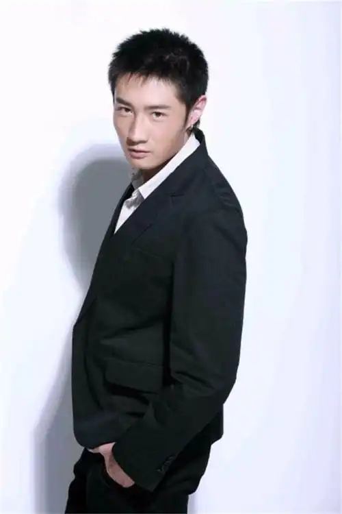 而刚刚王瑞儿ree也发微博表示"人贱自有天收"并配以张爱朋的照片,坐实