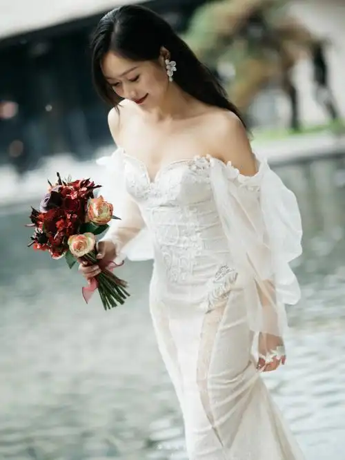 你也可以拥有吉娜同款鱼尾婚纱哦