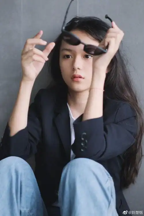 最美童星刘楚恬13岁身高直飙165cm(充满仙气少女模样令观众心动直呼没