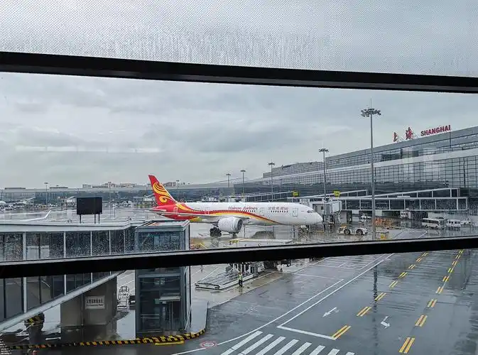 雨天上海虹桥机场随拍