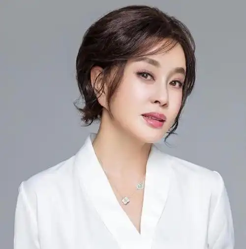 70岁"老丫头"刘晓庆近照吓坏全网!网友:这是画皮,还是妖怪?