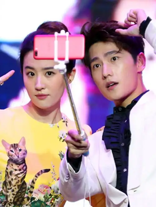 3看杨洋对刘亦菲和王楚然态度,差别不要太明显,眼神拉丝藏不住