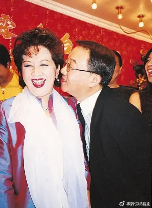 18岁当一线歌手男女无所谓同富婆同居关菊英的人生太精彩