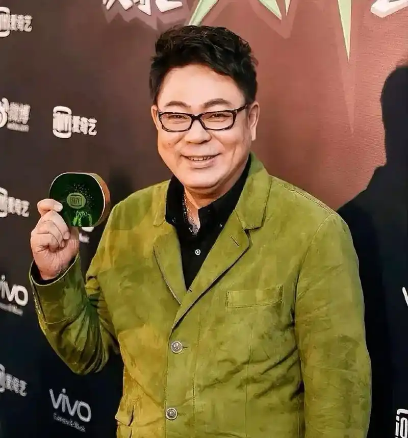 《家有儿女》中夏东海扮演者高亚麟被暴出轨家暴  娱乐圈太脏了.