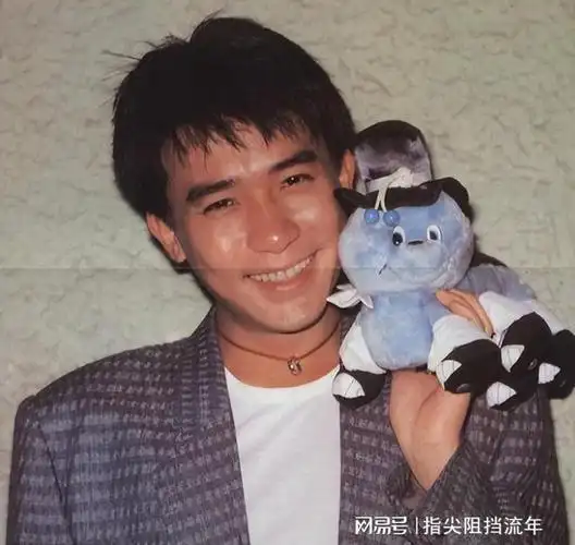 与刘嘉玲在一起35年没有孩子后又定居日本的梁朝伟现状如何