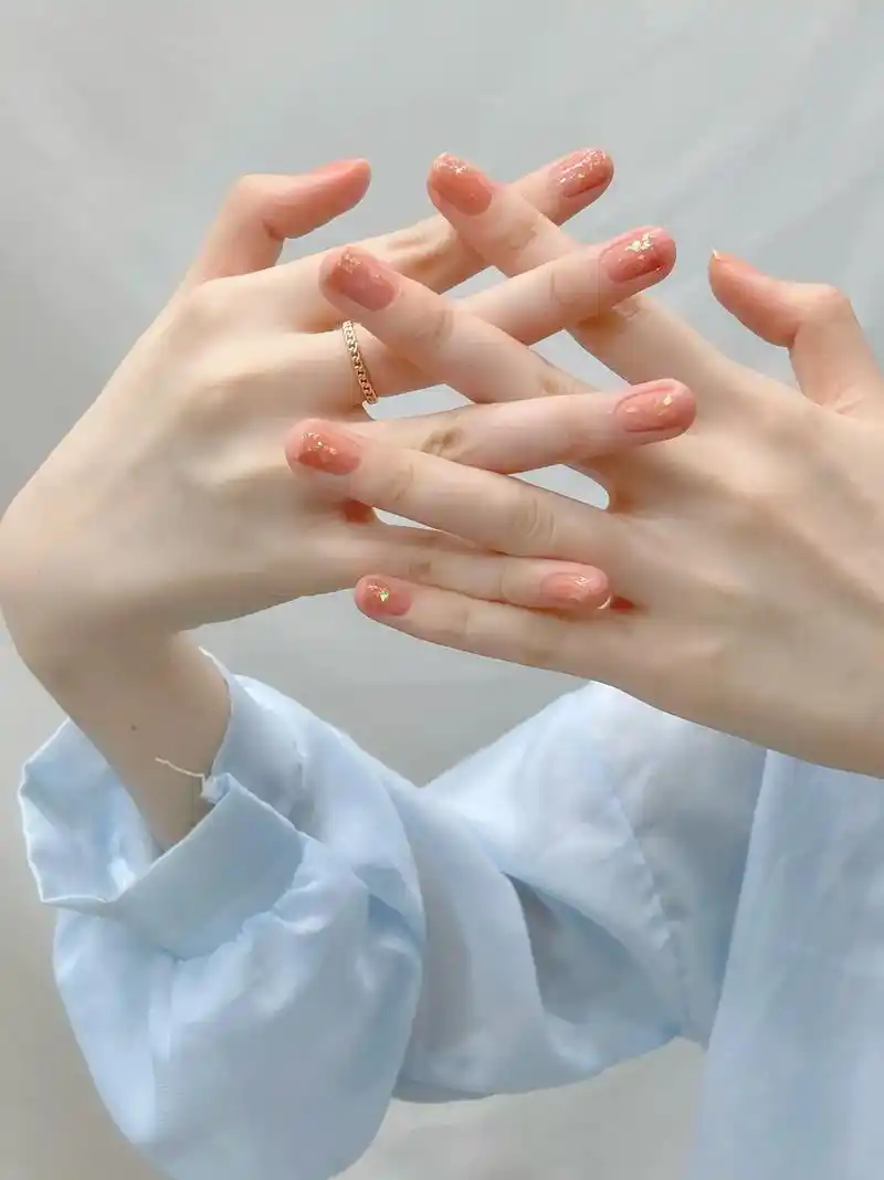 好夏天的冰透西柚色哦~~~#短指甲也可以这么美 #美甲 #显 - 抖音