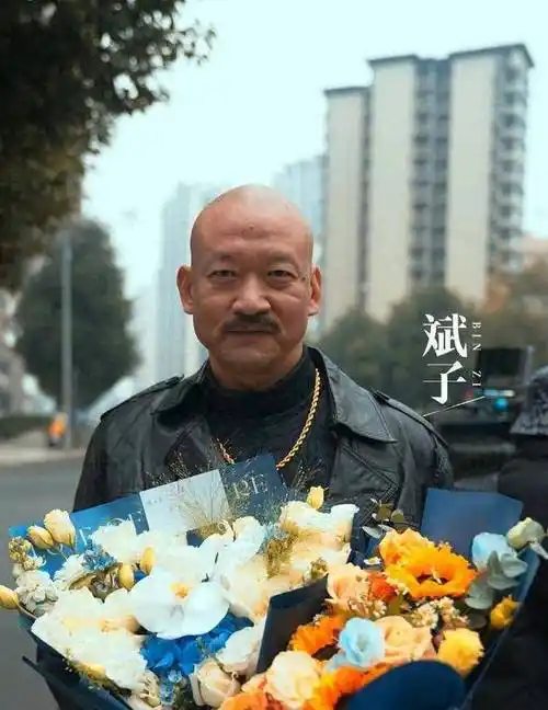 猎冰斌子群演奋斗成黄金配角外表凶狠生活中是暖心丈夫