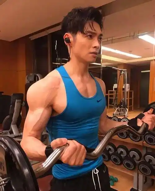 健身_身材_李现