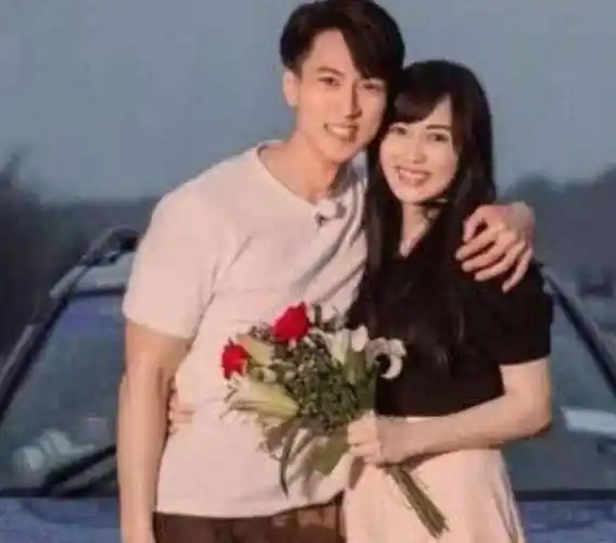 吴尊和妻子通过介绍认识留学期间十分想念女友对女友很依赖