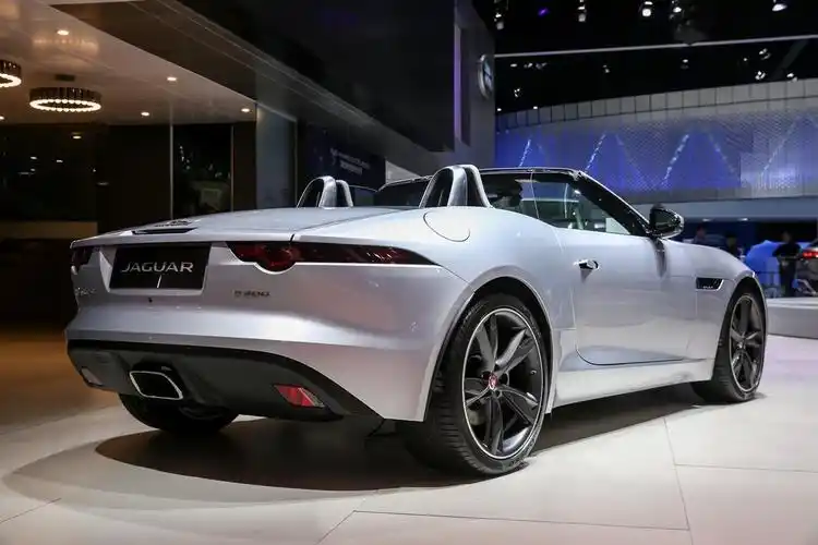 最美七折豹轿跑换新,2.0t终端仅40万出头,颜值堪比百万超跑!