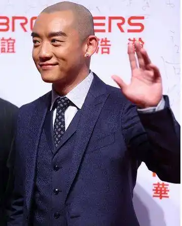剃个光头也不怕吴亦凡胡歌霍建华邓超原来这么帅