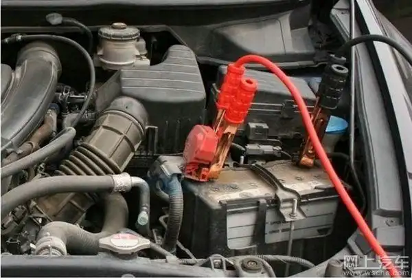汽车电瓶没电了怎么办?电瓶搭线如何充电?