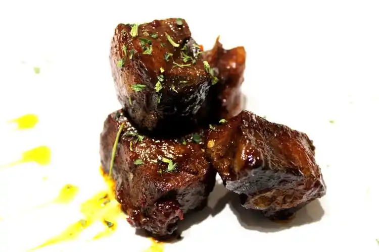 吃牛肉就要吃过瘾,中西合璧的做法,这样的一盘肉我一个人就能吃完