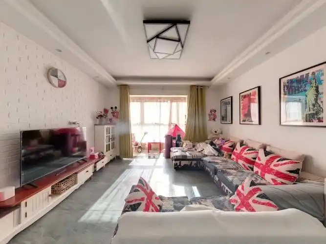 高新龙城铭园三室两厅两卫好房推荐