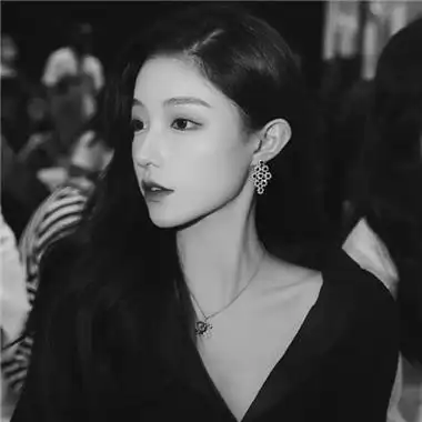 黑白系的女生头像也是很有气质的哦,高级感满满,看看小编分享的是不是