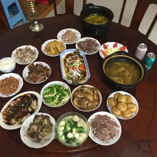 到外婆家了,一桌丰盛的晚餐已经准备好了,有流口水的吗?