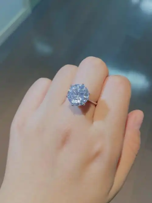 哇原来7克拉的钻戒辣么大