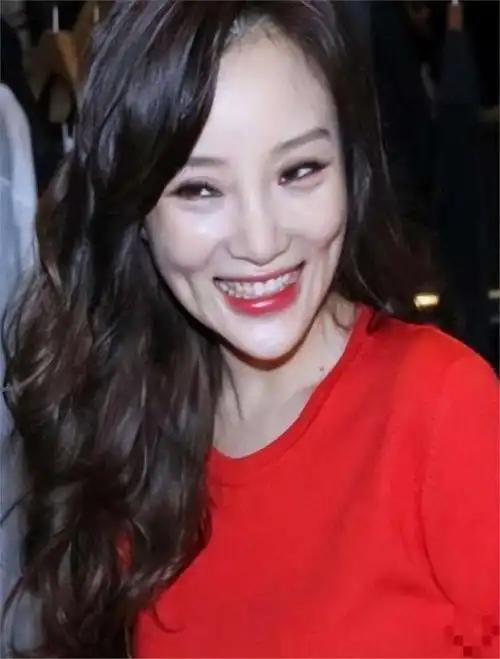 以甜馨视角看李小璐:我那犯了大错的妈妈,今朝成就闪耀光芒!