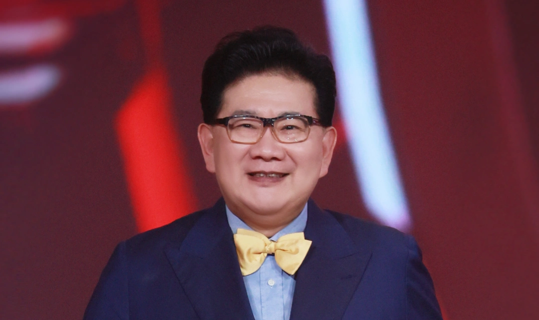 曹可凡:善待身边工作人员,为个人专职司机举行正式光荣退休仪式