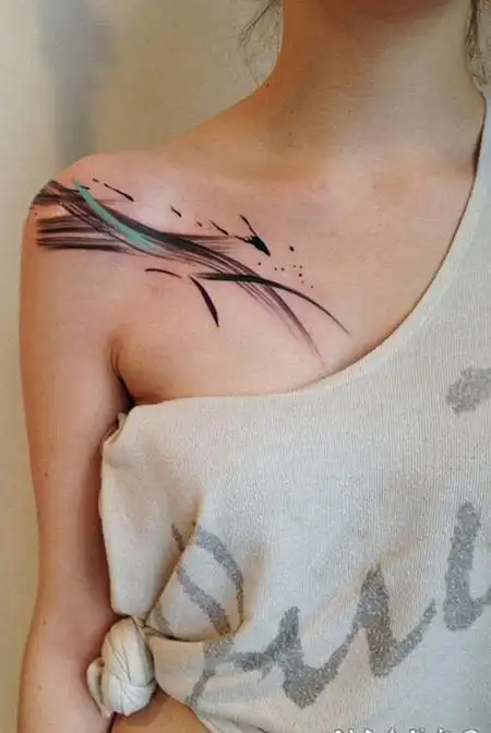 女生肩部条纹水彩纹身图案