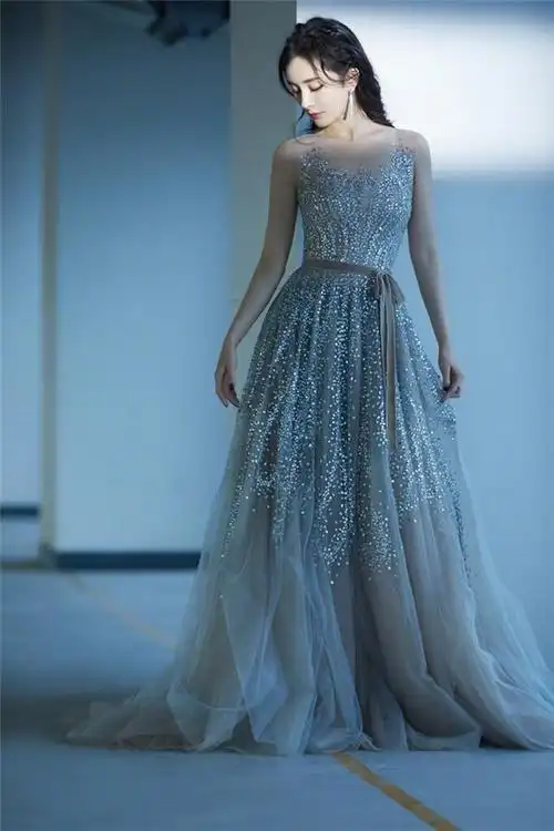 杨幂闪钻长裙优雅写真