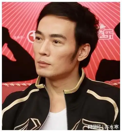 演员焦恩俊曾是古装男神如今靠接廉价商演赚钱55岁仍单身