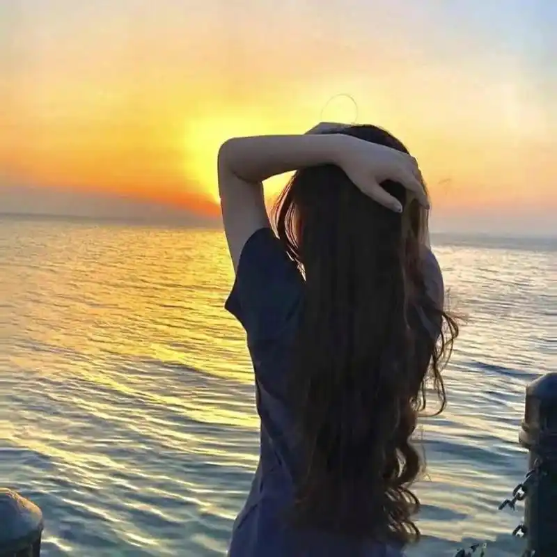 女生头像·海边落日背影图🌅