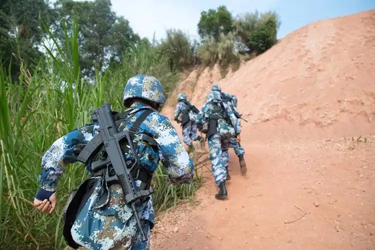 报告班长2017年沙角新兵准备接岗