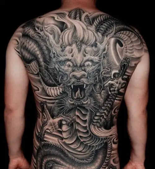 不同部位的大邪龙纹身图案一样很霸气